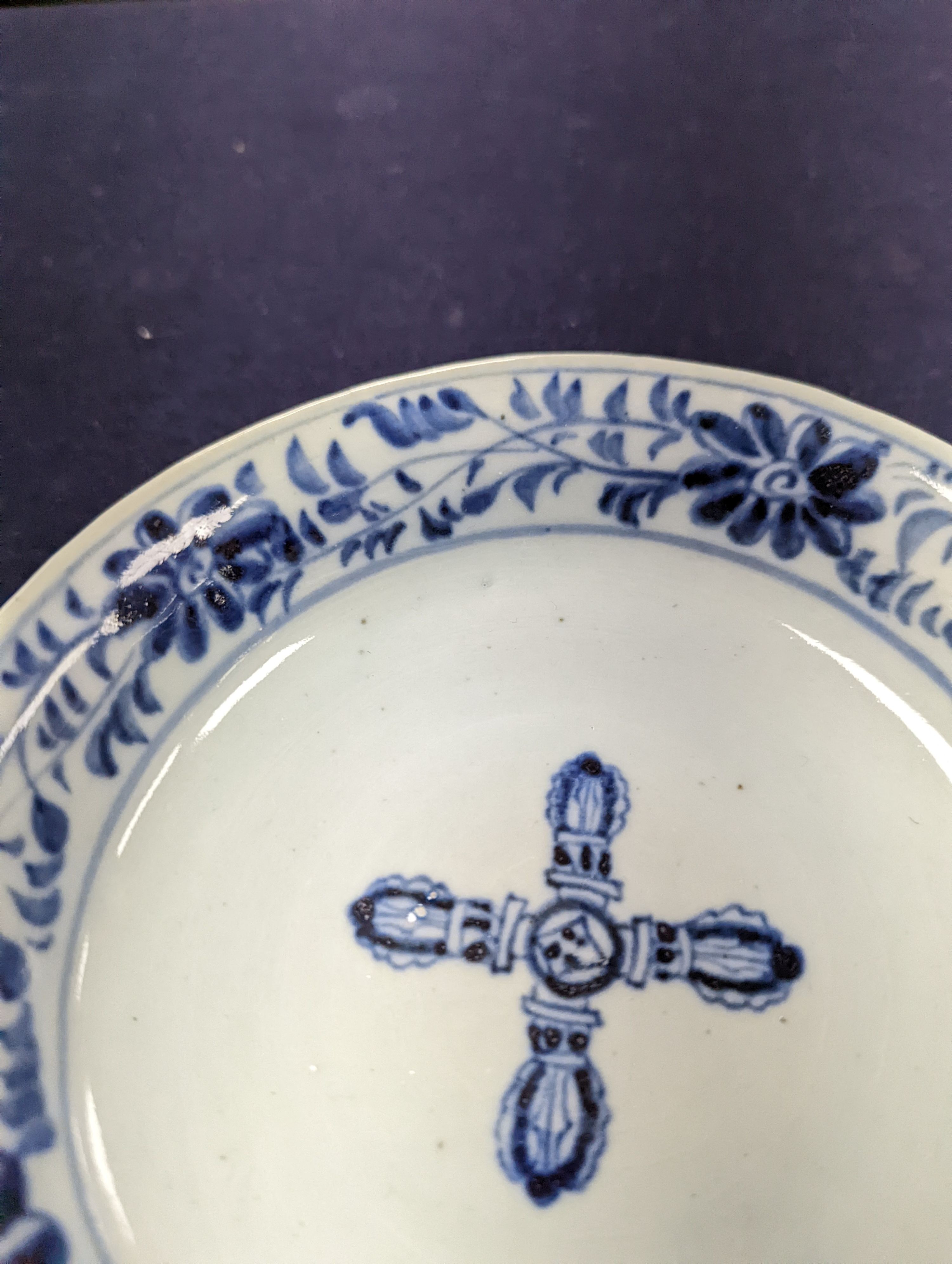 A Chinese blue and white dish, Ming dynasty, 15cm